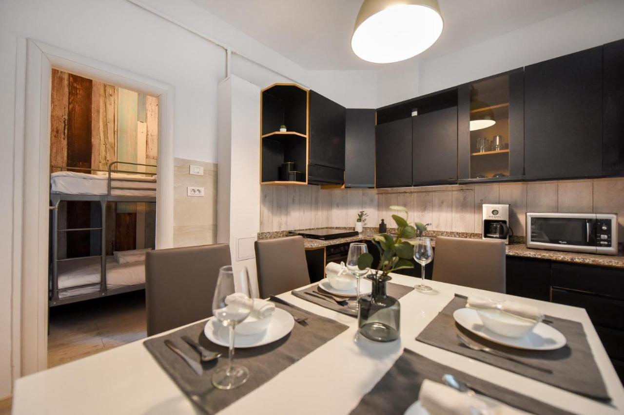 Discover Comfort: Charming & Spacious Apartment In The Old Town Бухарест Екстер'єр фото