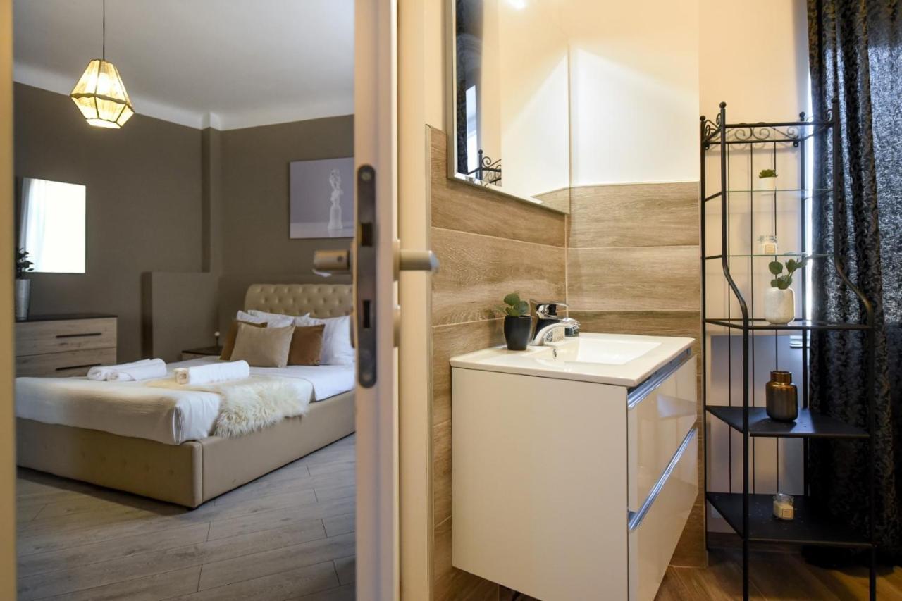Discover Comfort: Charming & Spacious Apartment In The Old Town Бухарест Екстер'єр фото